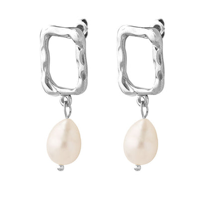 Gold Earrings with Subtle Pearl – Minimalist Class | Twinolo