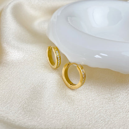 Gold Hoop Earrings with Sparkling Zirconia | Twinolo