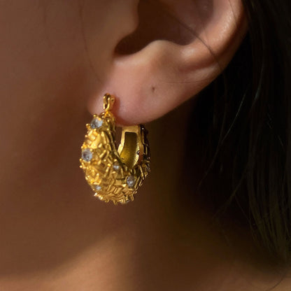 Hoops with Zirconia Details – Stylish and Elegant | Twinolo