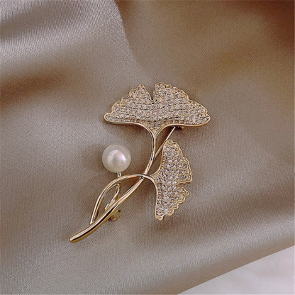 Flower Brooch - Elegant Brooch with Crystals and Pearl | Twinolo