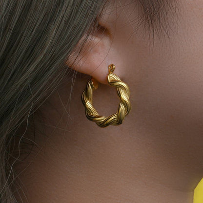 Golden Croissant Earrings – Classic with a Twist | Twinolo