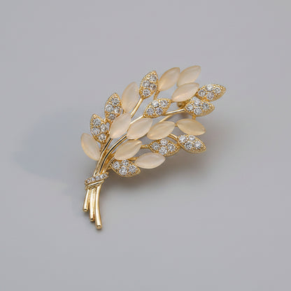 🌿 Golden Leaf Brooch with Cream Details and Crystals | Twinolo