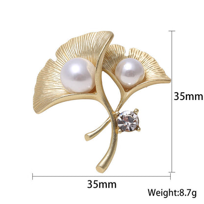 Flower Brooch - Elegant Brooch with Crystals and Pearl | Twinolo