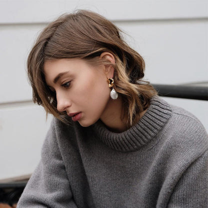 Gold Hoop Earrings with Pearl – Classic Style | Twinolo