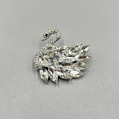 Brooch - Elegant Brooch with Crystals | Twinolo