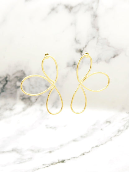 Minimalist Flower Earrings Gold-colored – Stainless Steel | Twinolo