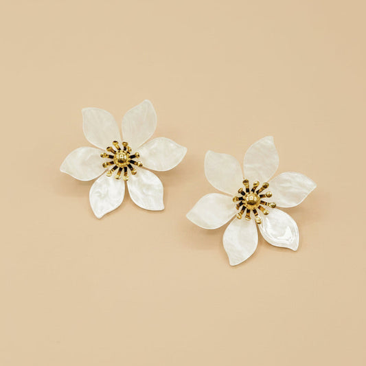 Flower Statement Earrings with Mother-of-Pearl Effect – Gold-Colored | Twinolo
