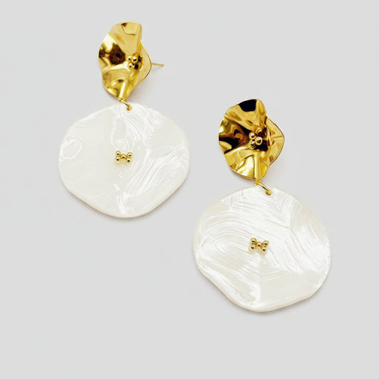 Statement Earrings with Mother-of-Pearl Effect – Gold-colored | Twinolo