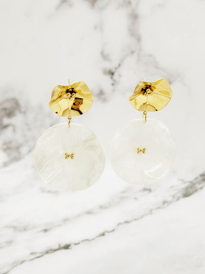 Statement Earrings with Mother-of-Pearl Effect – Gold-colored | Twinolo