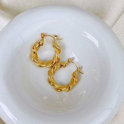 Golden Croissant Earrings – Classic with a Twist | Twinolo