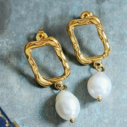Gold Earrings with Subtle Pearl – Minimalist Class | Twinolo