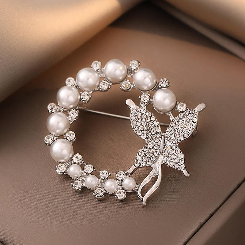 Butterfly brooch with pearl BG1