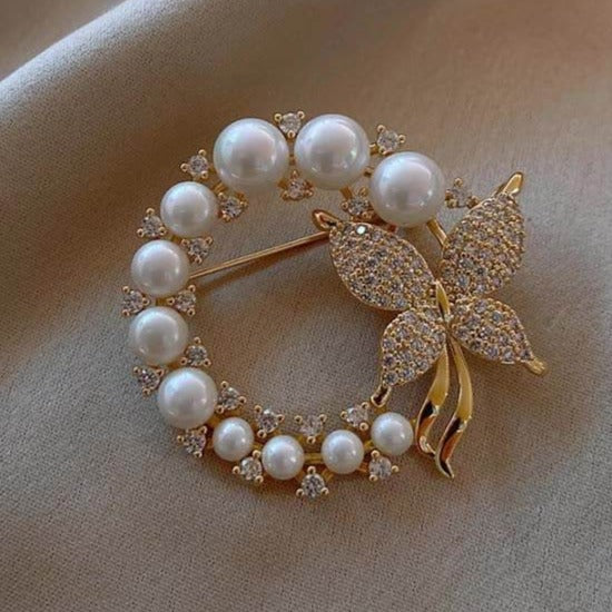 Butterfly brooch with pearl BG1