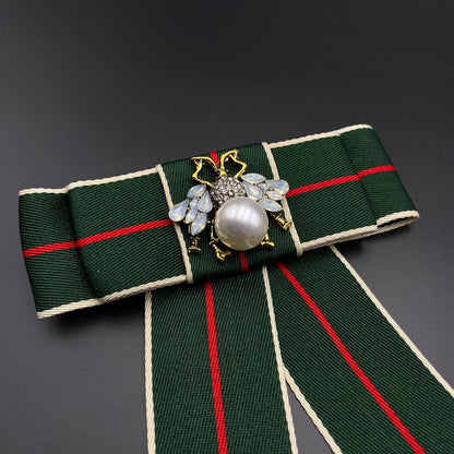Brooch - Elegant Brooch with Crystals | Twinolo