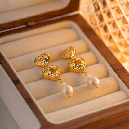 Pearl Earrings with Heart Shaped Design – Loving Detail | Twinolo